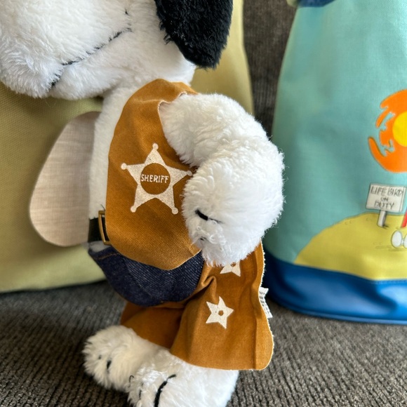 Snoopy | 1950s plush with 5 outfits and carrying case collectible - Picture 10 of 15